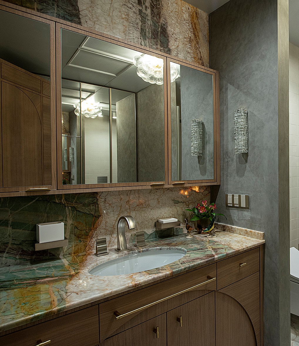 salle de bain marbre et bois