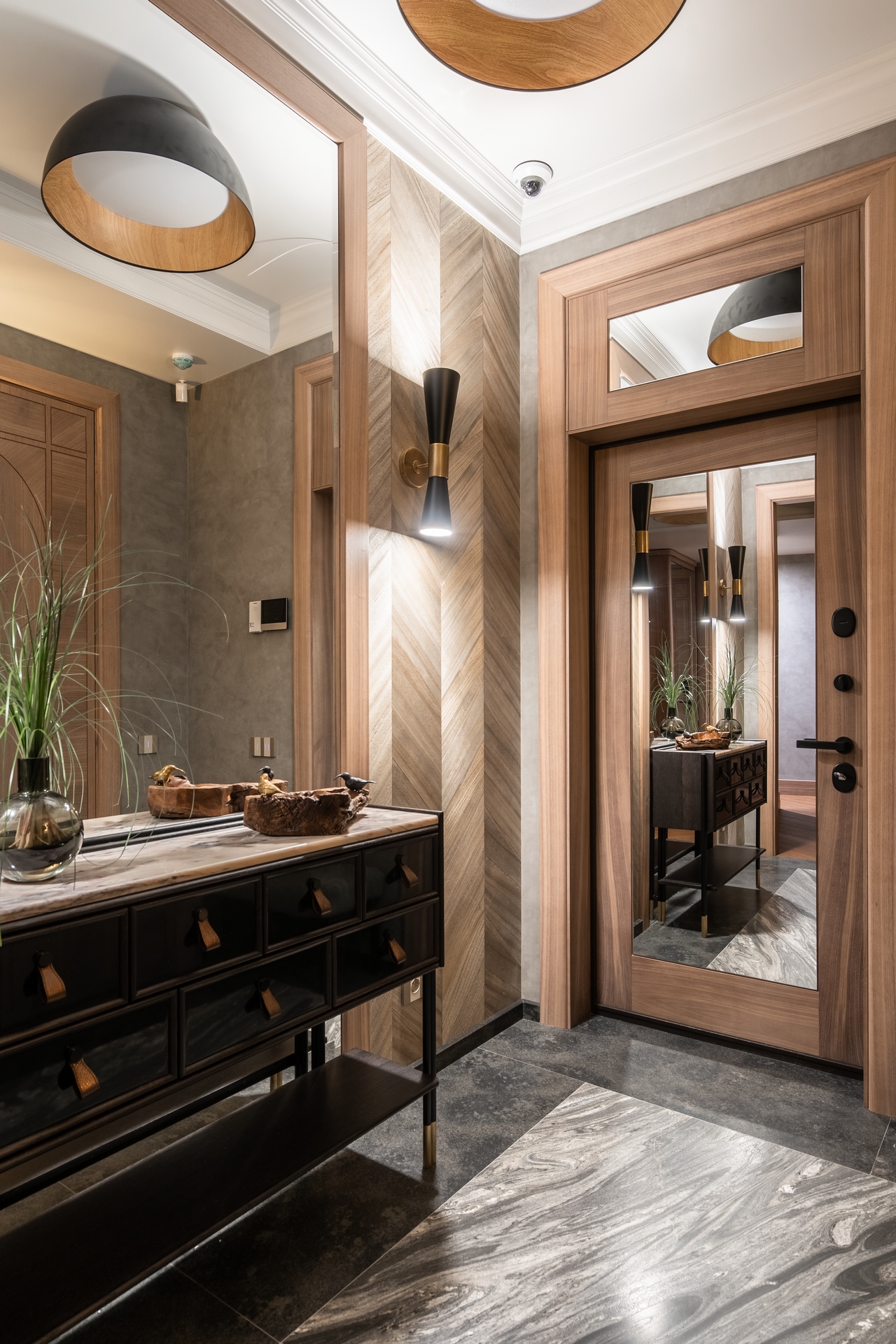 entrée bois marbre miroirs
