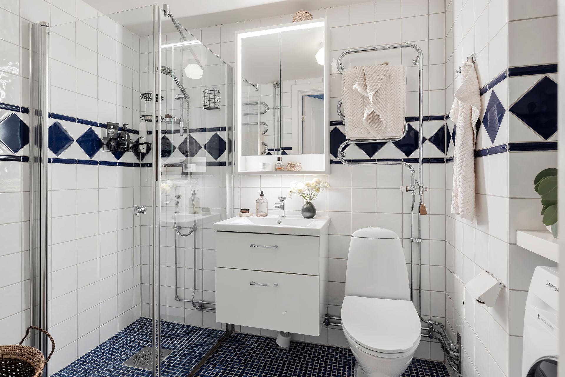 salle de bain bleue et blanche salle de bain bleue et blanche