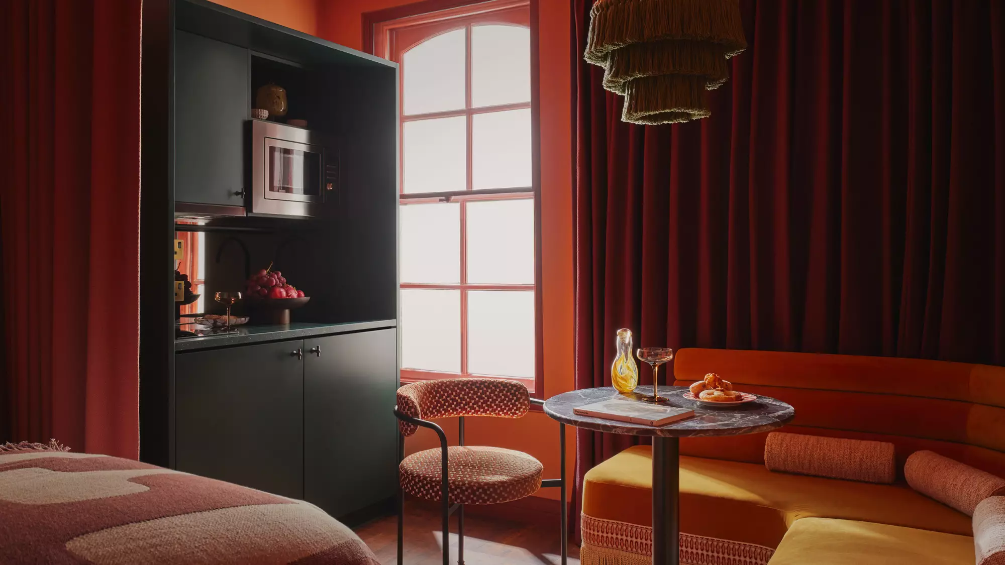 studio de 21m2 décoration colorée Ember Locke Kensington Londres studio de 21m2 décoration colorée Ember Locke Kensington Londres