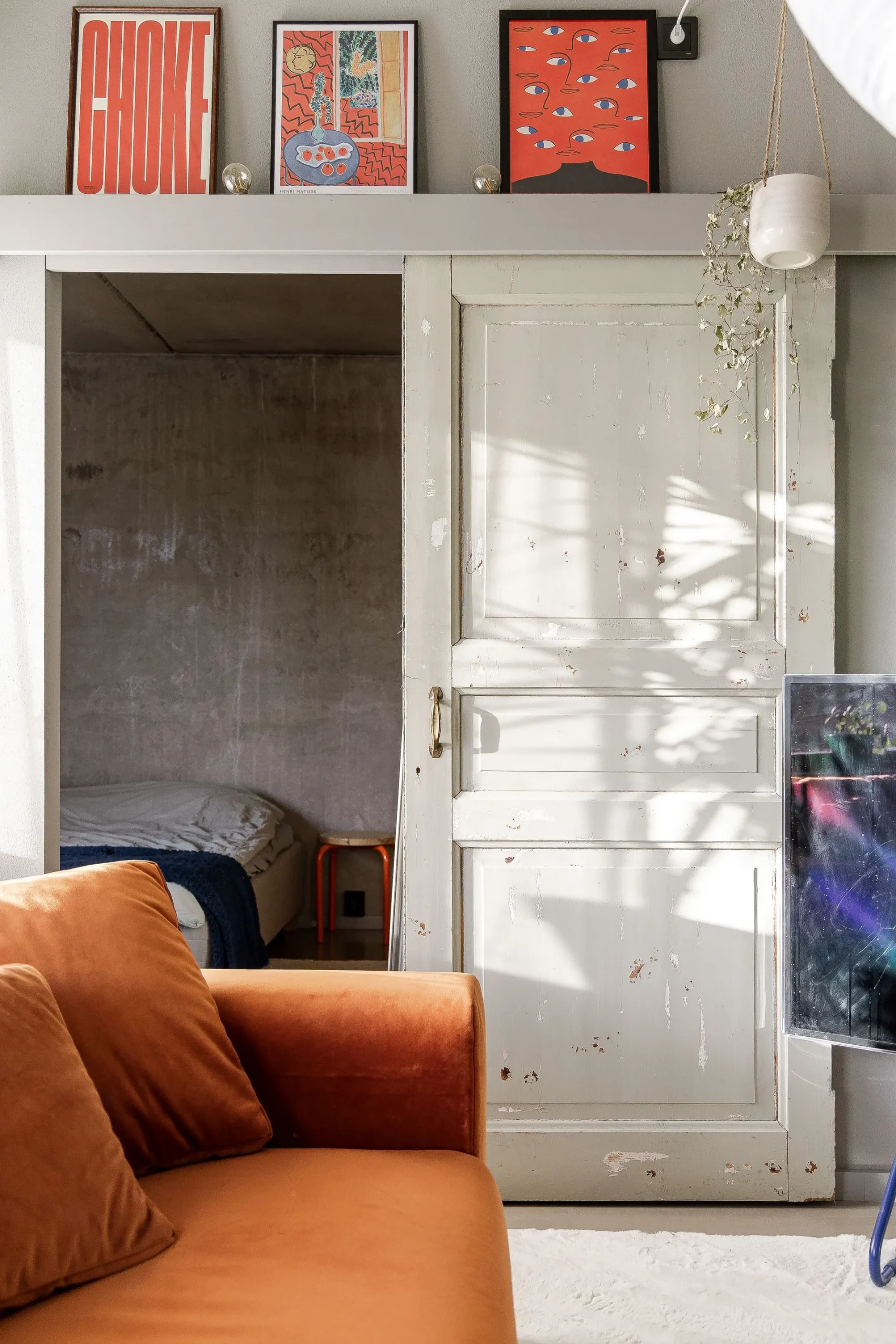bedroom and living room with concrete floor walls and ceiling 48sqm two-room apartment Scandinavian decor