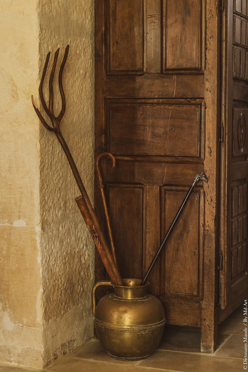 entryway rustic chic decor Mas de Peint Camargue France