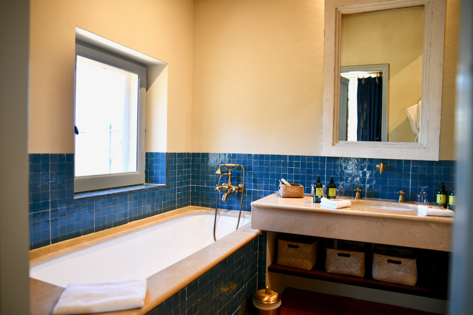 bathroom rustic chic decor Mas de Peint Camargue France