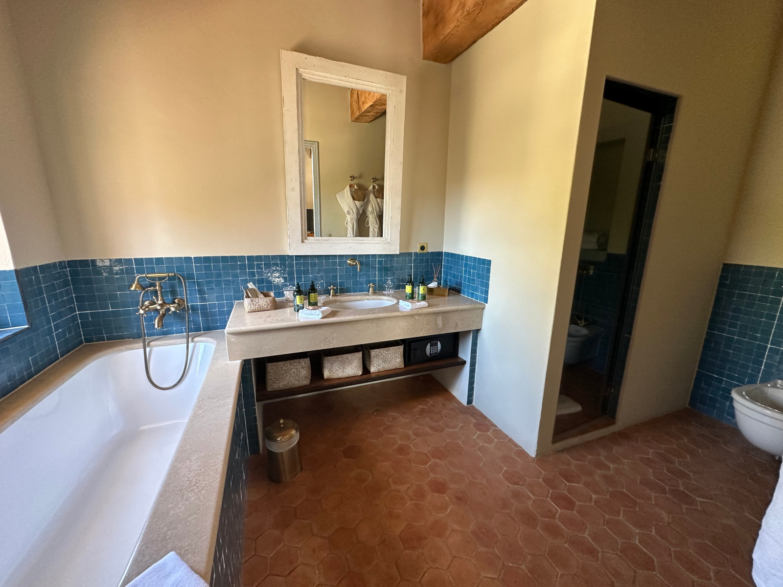 bathroom rustic chic decor Mas de Peint Camargue France