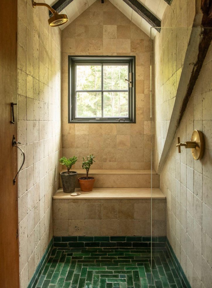 bathroom rustic chic decor 18th-century house in the Catskills