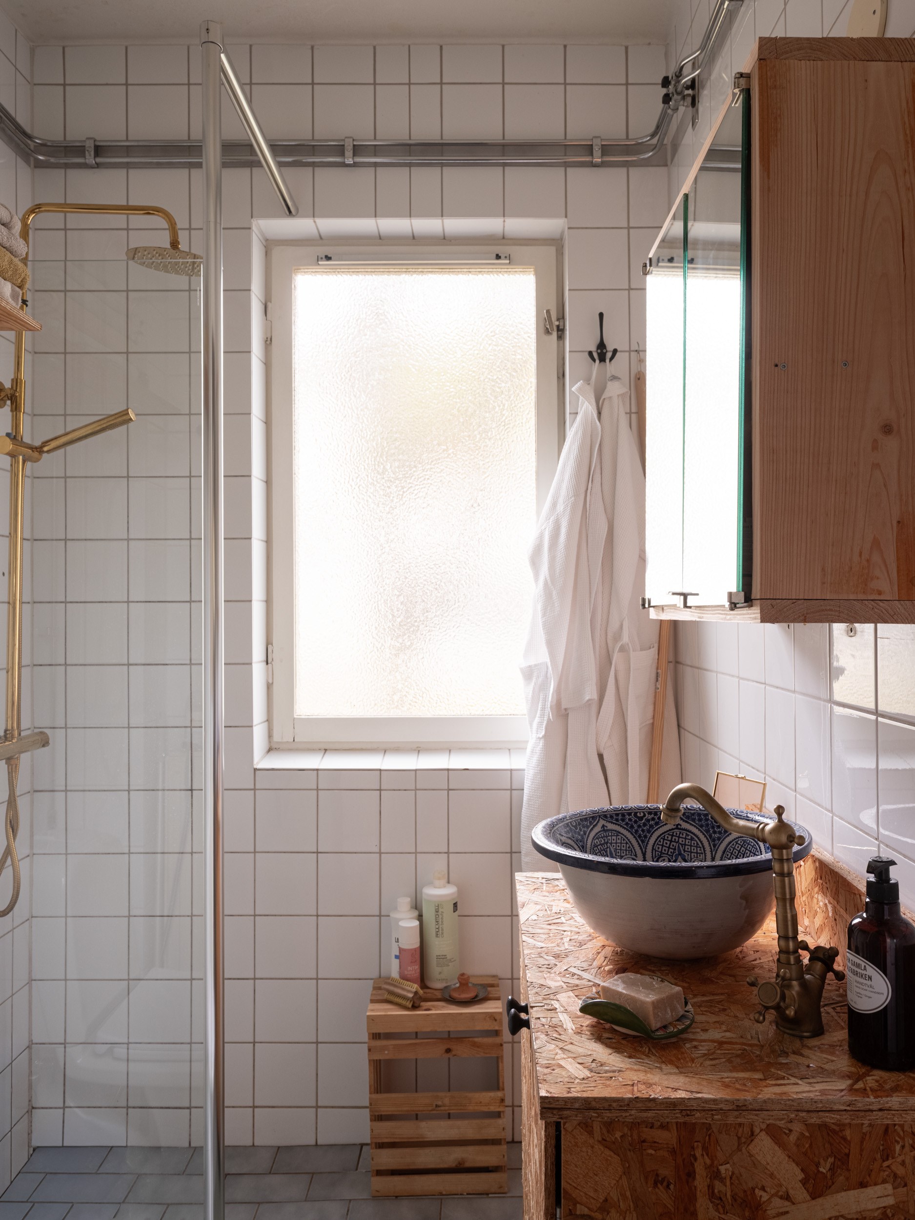 white and wooden bathroom
