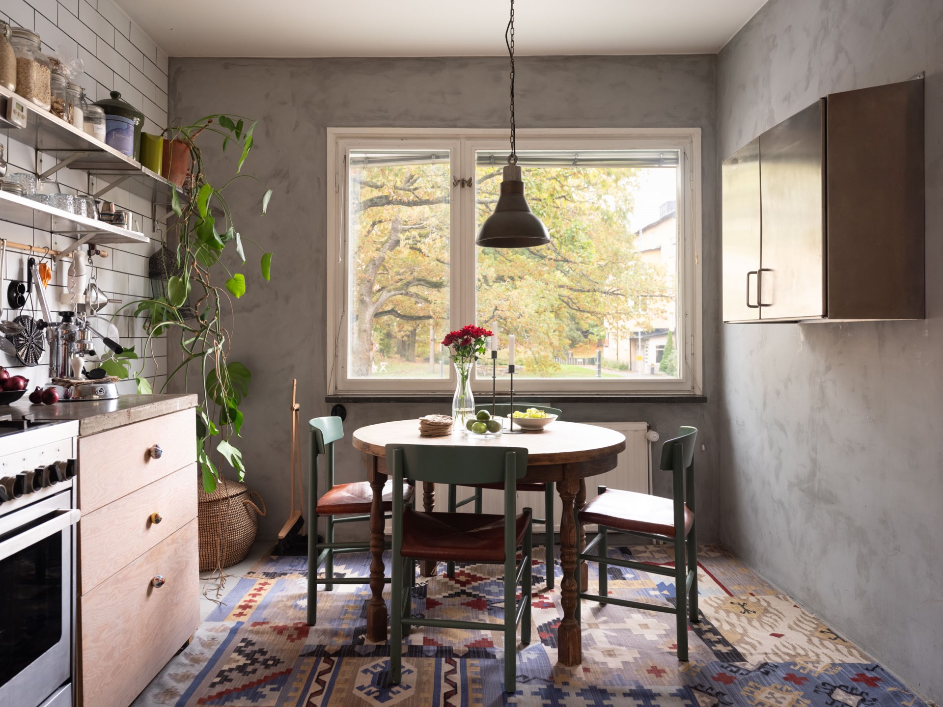dining room in kitchen 42sqm studio Scandinavian decor