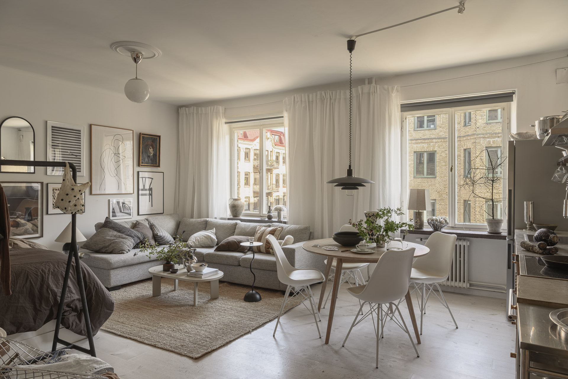 salon avec cuisine ouverte décoration scandinave studio 38m2 ancien