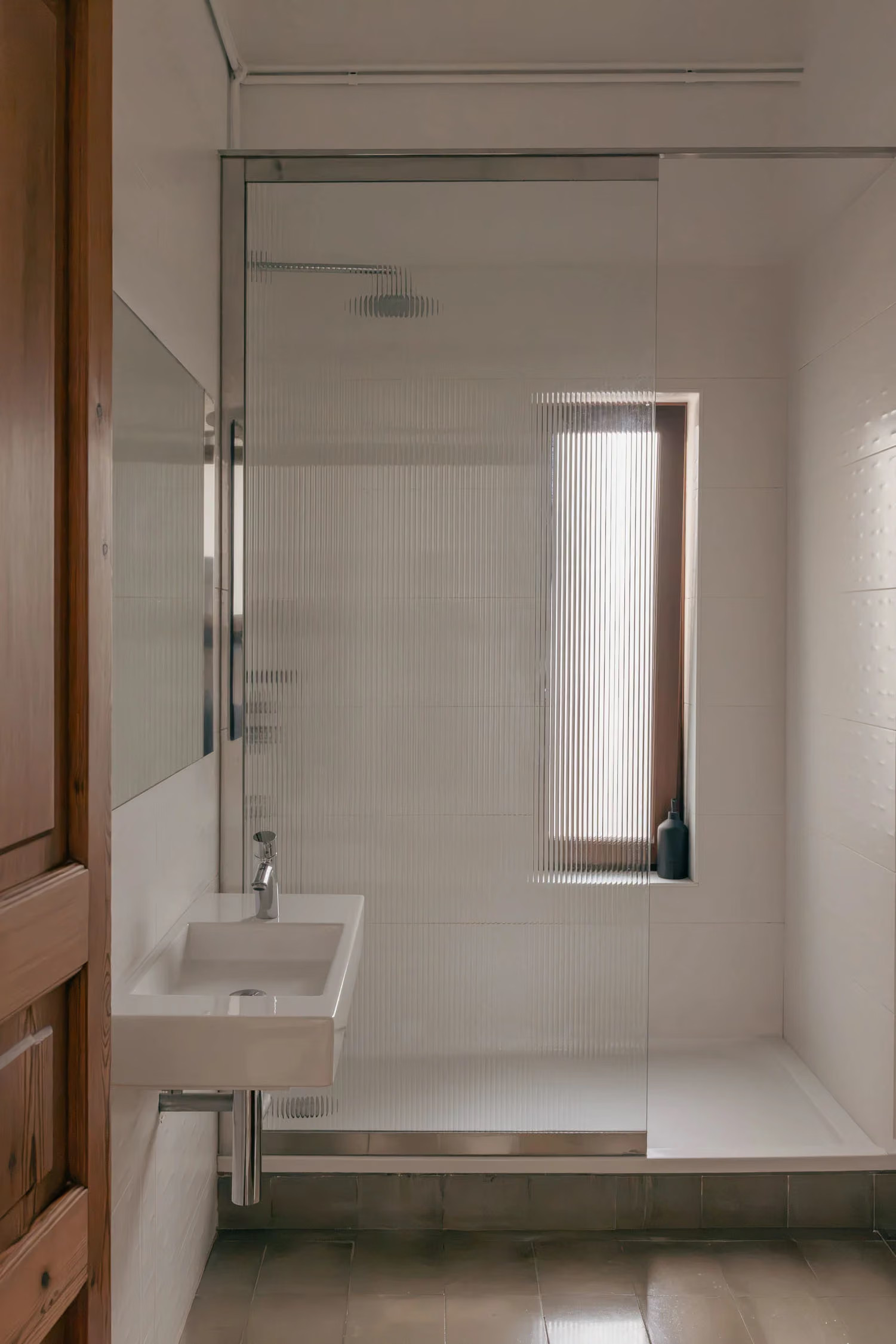 salle de bain avec douche décoration contemporaine