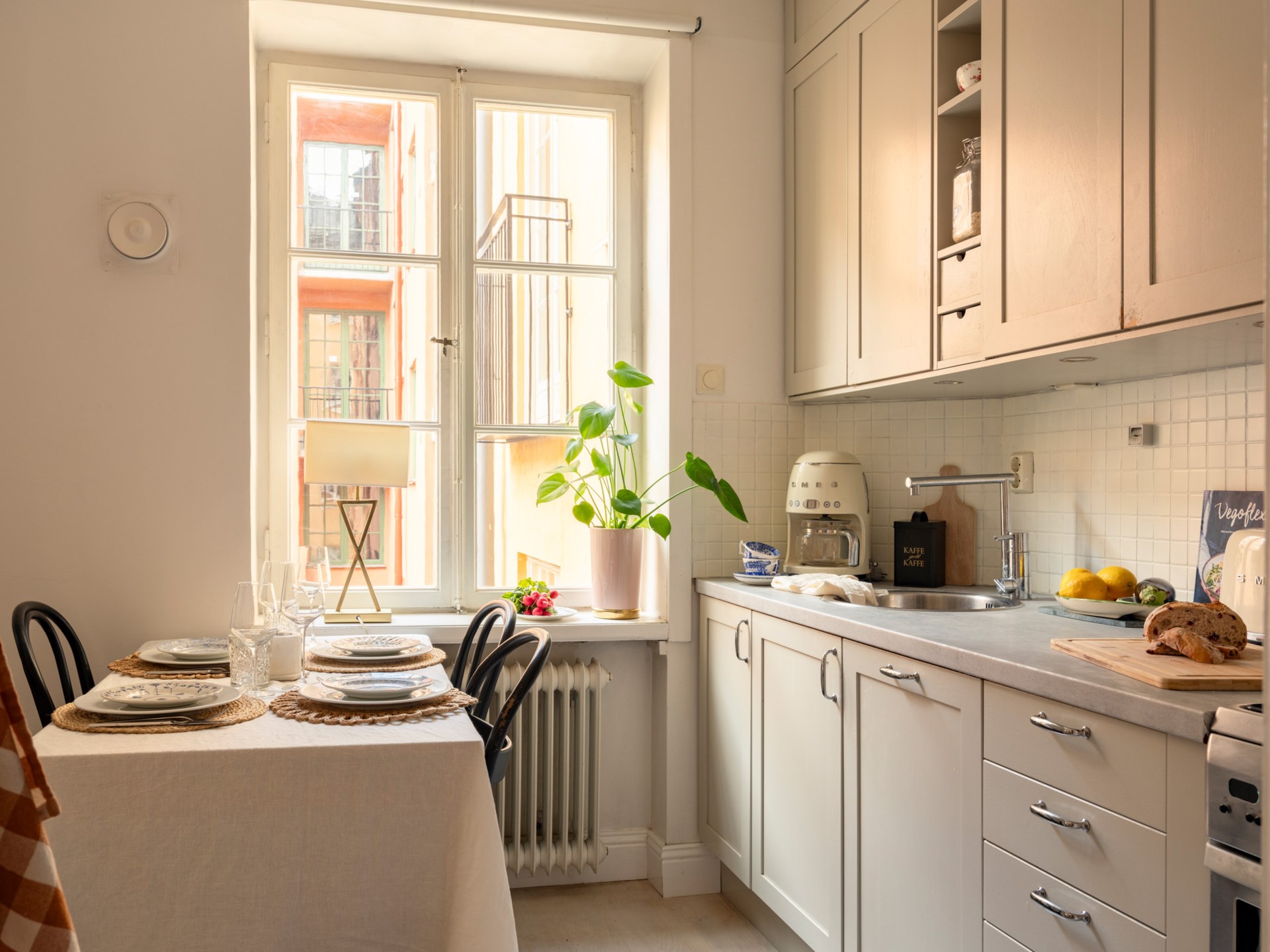salle à manger et cuisine Shaker beige décoration scandinave studio 37m2 salle à manger et cuisine Shaker beige décoration scandinave studio 37m2