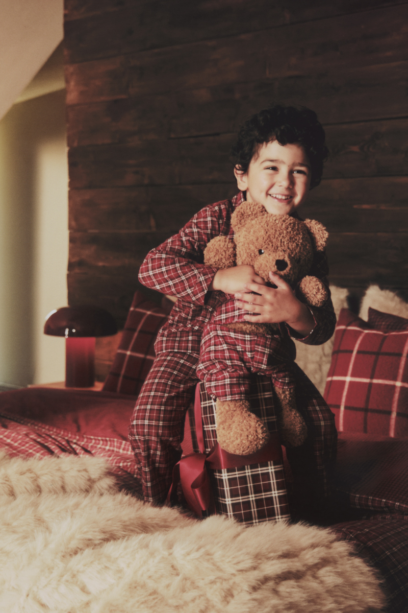 enfant pyjama rouge à carreaux avec ours en peluche enfant pyjama rouge à carreaux avec ours en peluche