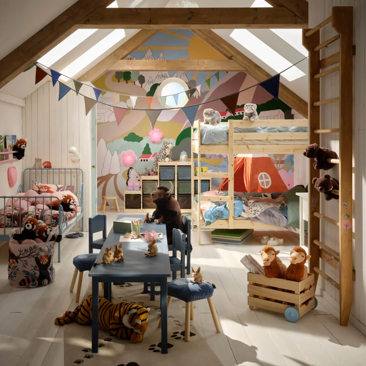 chambre enfant mansardée avec velux collection IKEA ALPTALL 2026 en collaboration avec Nordens Ark chambre enfant mansardée avec velux collection IKEA ALPTALL 2026 en collaboration avec Nordens Ark