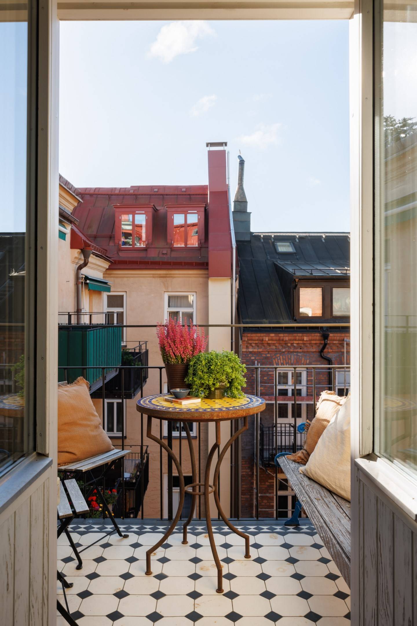 balcony on courtyard