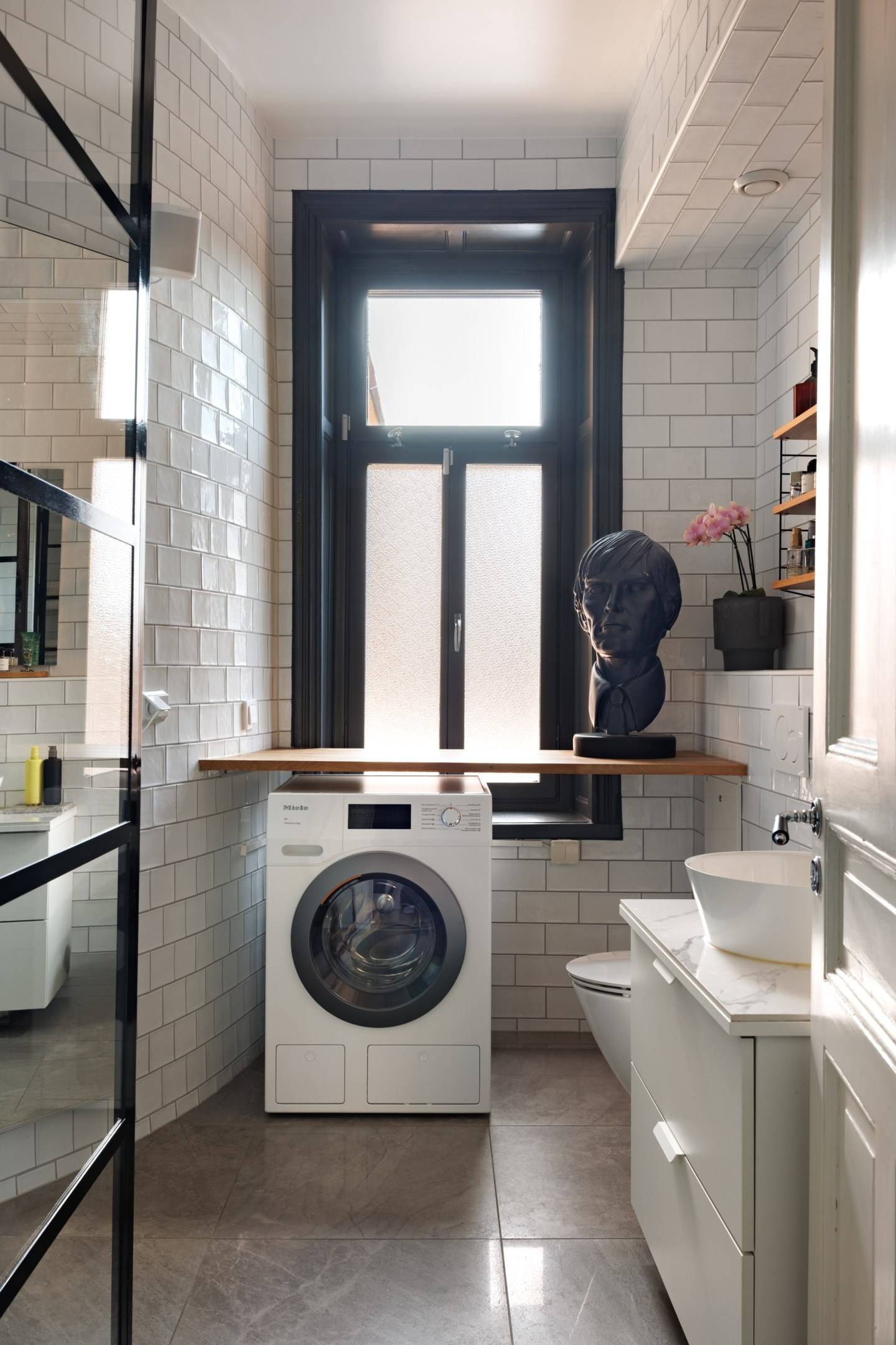black and white bathroom Scandinavian decor