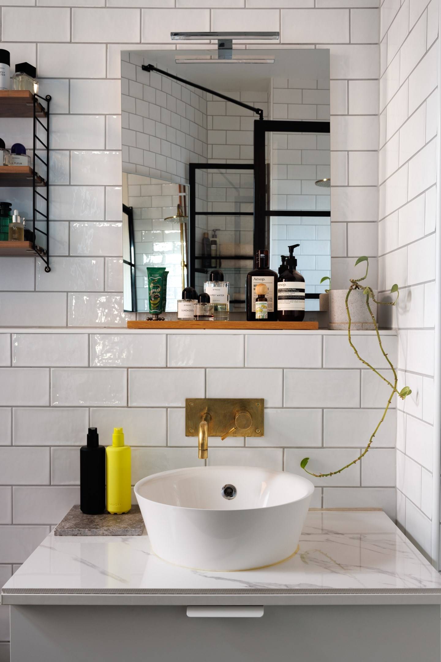black and white bathroom Scandinavian decor