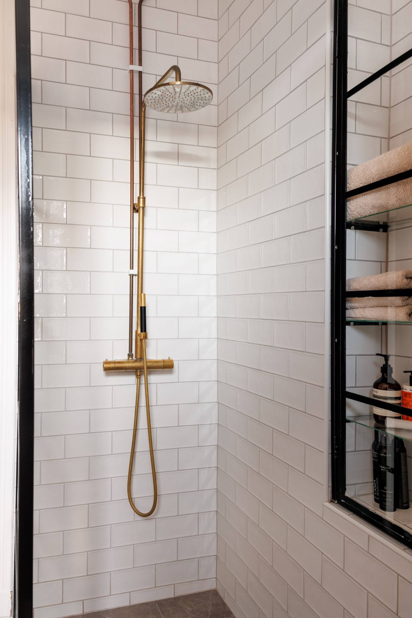 black and white bathroom Scandinavian decor