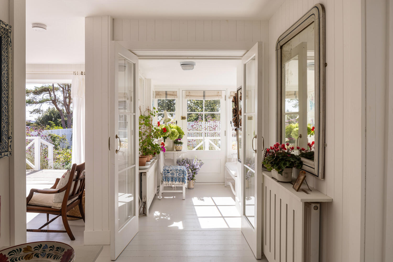 entrée décoration campagne chic maison blanche en bord de mer