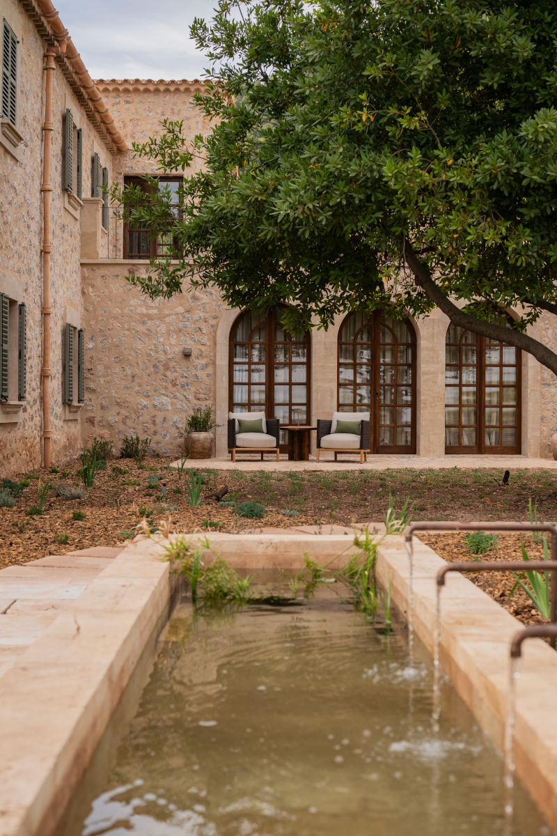 maison en pierre Son Verí avec bassin dans la cour maison en pierre Son Verí avec bassin dans la cour