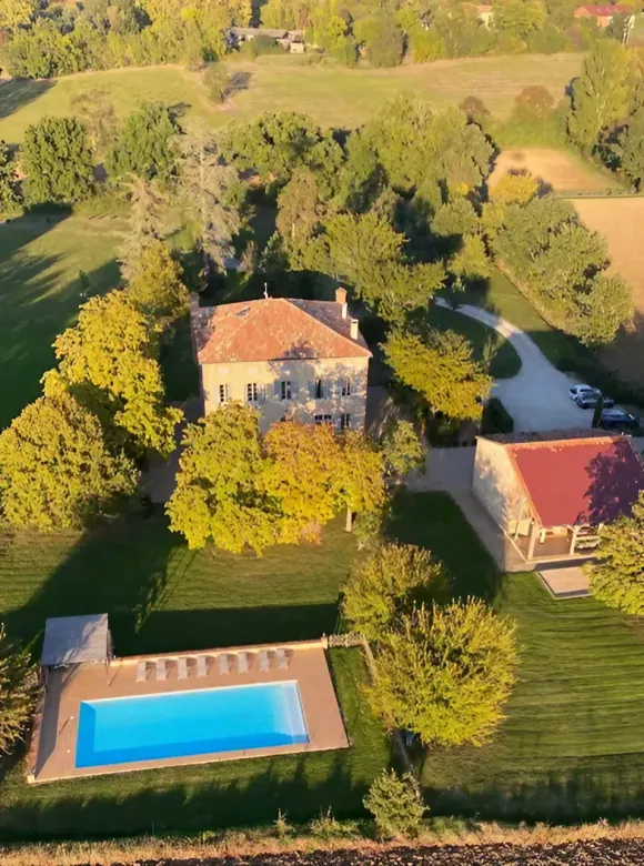 maison ancienne en pierres dans le Tarn la Bastide des Tourelles