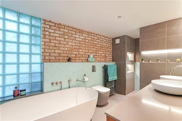 salle de bain mur de briques maison loft