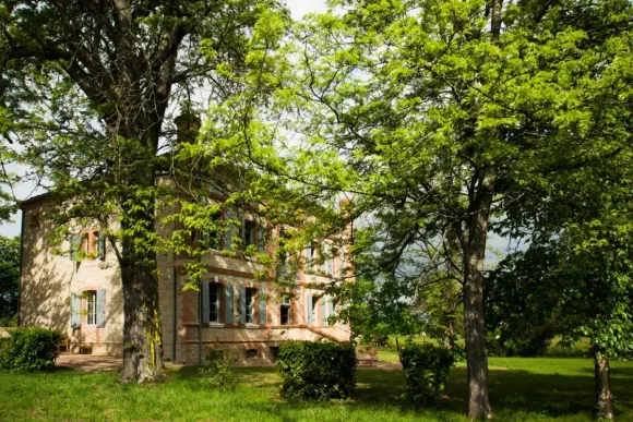 maison ancienne en pierres dans le Tarn la Bastide des Tourelles