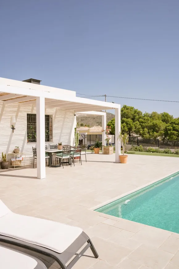 terrasse avec piscine maison de vacances espagnole