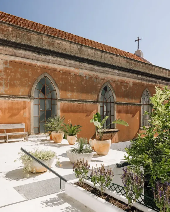 jardin avec piscine carrelée verte maison Portugal inspirée des riads Villa Branca