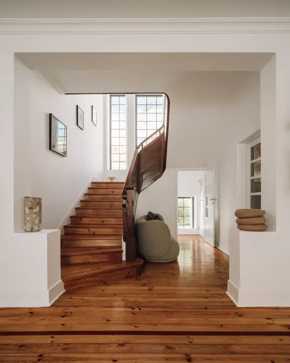 entrée avec escalier en bois Villa Branca