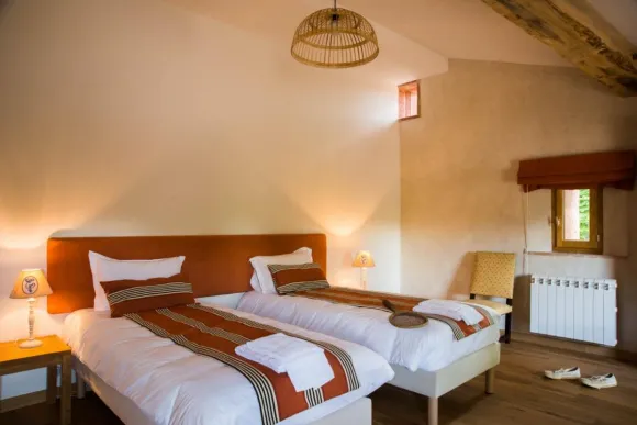chambre à deux lits la Bastide des Tourelles